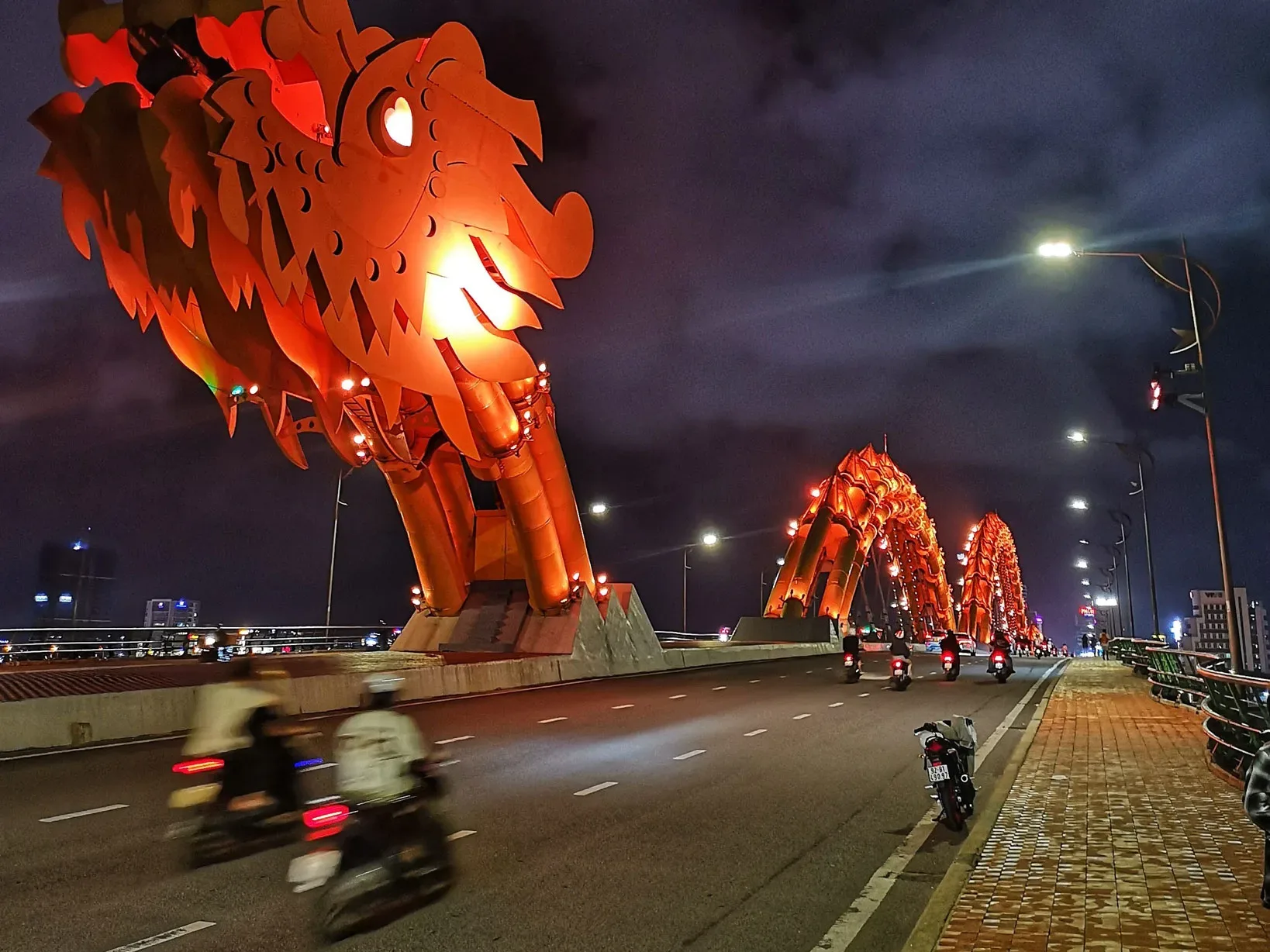 Co-working at Da Nang: Amazing people, crazy traffic and awesome, fire-breathing bridges